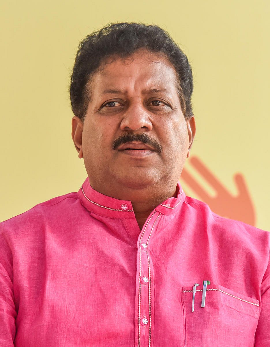 ಗ್ರಾಮಸಭೆಯಿಂದ ಹೊರ ನಡೆದ ಶಾಸಕ ಎಸ್‌.ಆರ್‌.ವಿಶ್ವನಾಥ್