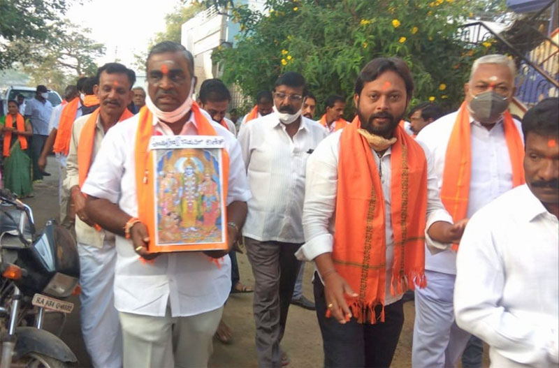 ದೇಣಿಗೆ ಹುಂಡಿ ಹಿಡಿದು ನಡೆದ ಶಾಸಕ; ಮುಂಜಾನೆಯಿಂದಲೇ ಶ್ರೀರಾಮ ಸಂಕಲ್ಪ ಯಾತ್ರೆ