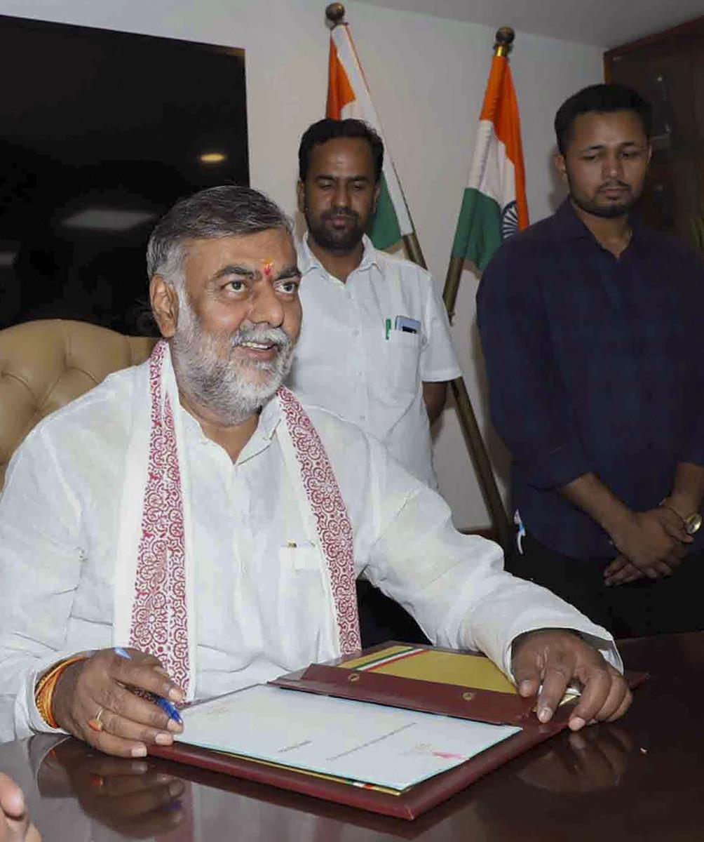 ಕೇಂದ್ರ ಸಚಿವ ಪ್ರಹ್ಲಾದ್‌ ಪಟೇಲ್‌ ಕೆಂಪುಕೋಟೆಗೆ ಭೇಟಿ, ಹಾನಿಯ ಬಗ್ಗೆ ಪರಿಶೀಲನೆ