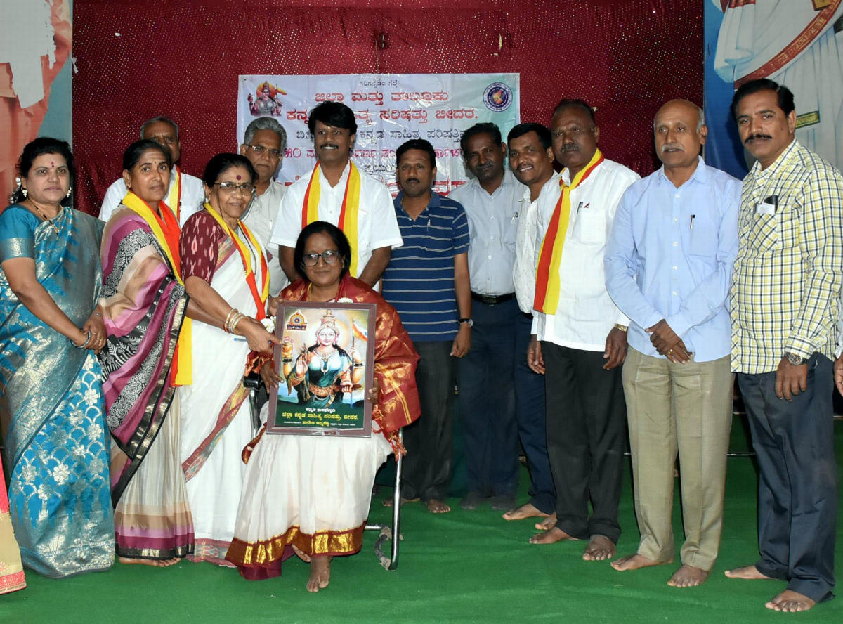 ಸಾಹಿತಿಗಳಿಗೆ ಲೌಕಿಕ ದಾಹಕ್ಕಿಂತ ಜ್ಞಾನದ ದಾಹ ಇರಲಿ: ರಜಿಯಾ ಬಳಬಟ್ಟಿ