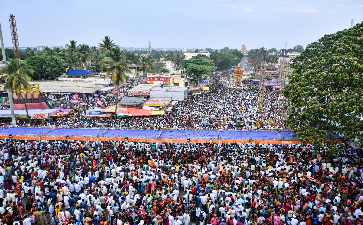 ಸಿದ್ಧಾರೂಢರ ರಥೋತ್ಸವದಲ್ಲಿ ಭಕ್ತ ಸಾಗರ