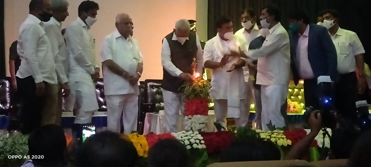 ಸ್ವಾರ್ಥಗಳನ್ನು ಬದಿಗಿಟ್ಟು ರಾಷ್ಟ್ರಕ್ಕಾಗಿ ಕೆಲಸ ಮಾಡಬೇಕಿದೆ: ರಾಜ್ಯಪಾಲರು