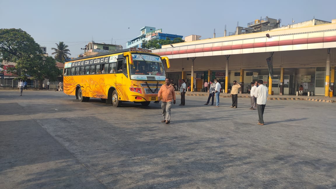 ಕೆಎಸ್‌ಆರ್‌ಟಿಸಿ ನೌಕರರ ಮುಷ್ಕರ: ಖಾಸಗಿ ಬಸ್‌ಗಳಿಗೆ ಅವಕಾಶ