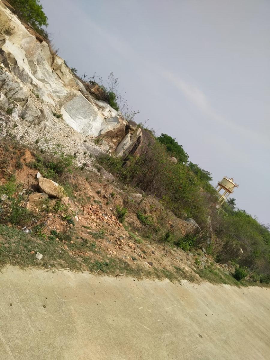 ಕಲ್ಲುಗಣಿಗಾರಿಕೆಯಿಂದ ತೊಂದರೆ: ಗ್ರಾಮಸ್ಥರ ದೂರು
