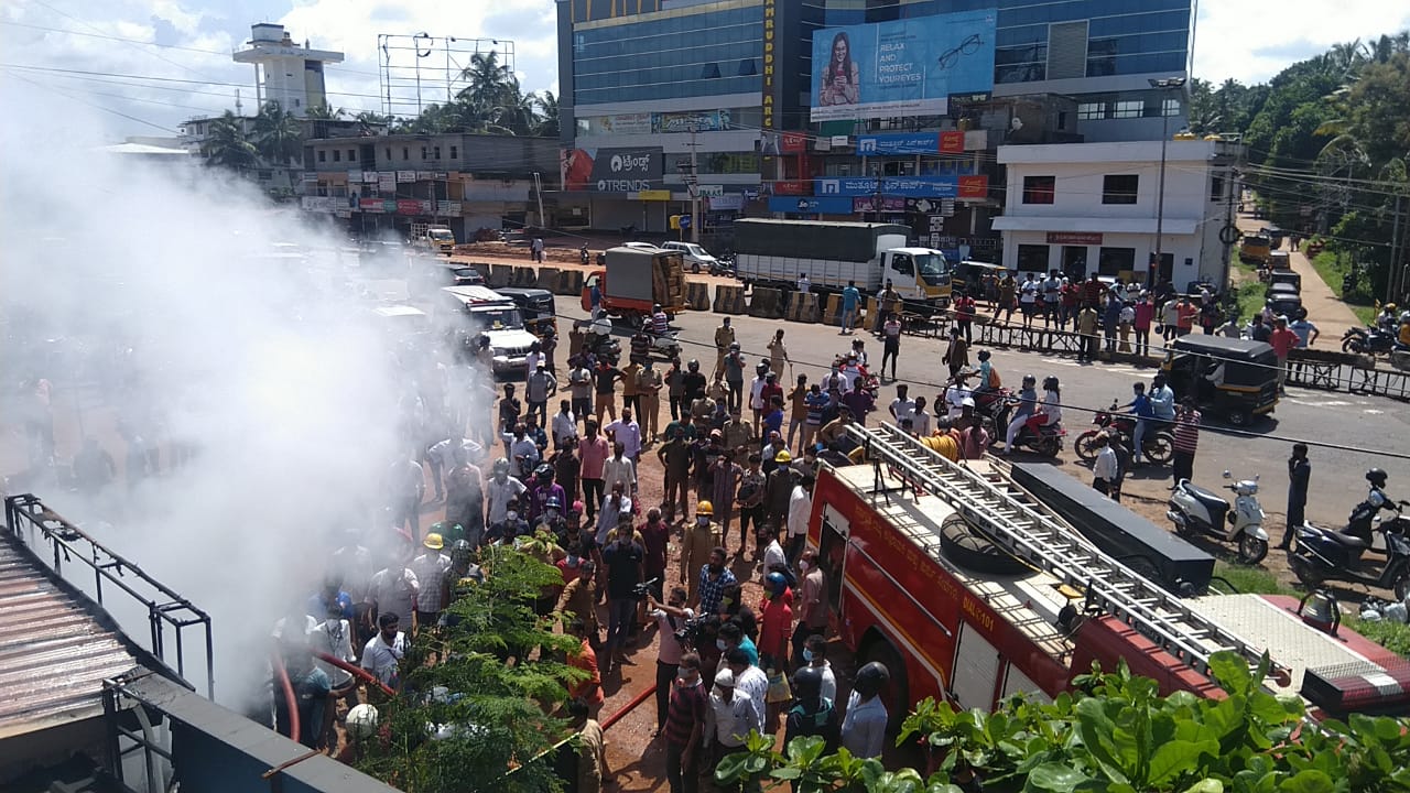 ತೊಕ್ಕೊಟ್ಟು: ಆಟೋಮೊಬೈಲ್ ಅಂಗಡಿಗೆ ಬೆಂಕಿ, ಲಕ್ಷಾಂತರ ನಷ್ಟ