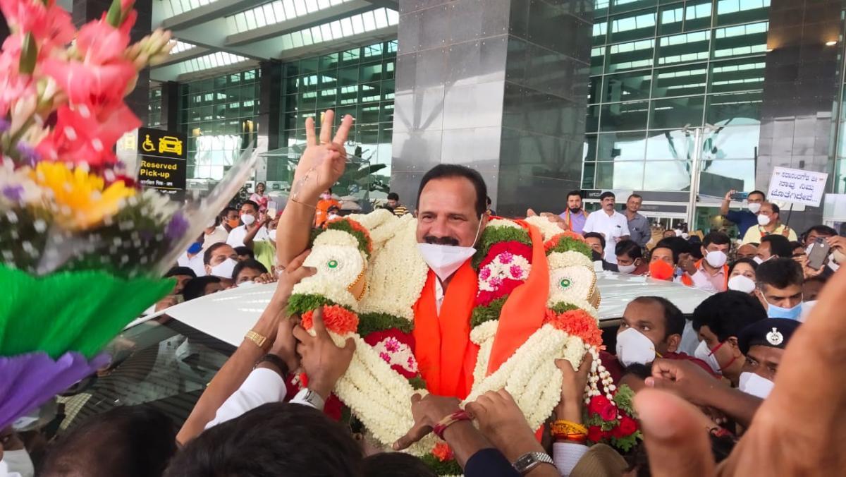 ಕೇಂದ್ರ ಸಚಿವ ಸಂಪುಟ ವಿಸ್ತರಣೆ: ದೆಹಲಿಯಿಂದ ವಾಪಸ್ ಆದ ಡಿವಿಎಸ್‌