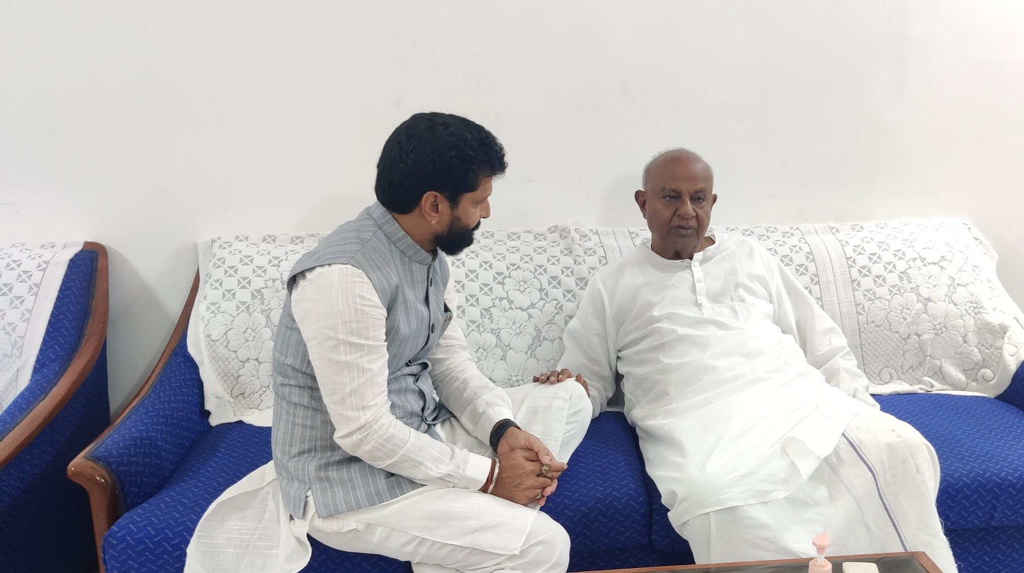 ಪಿಎಚ್‌ಡಿಗಾಗಿ ದೇವೇಗೌಡರ ಭೇಟಿಯಾದ ರವಿ: ಪ್ರಬಂಧದ ವಿಷಯವೇನು, ಗೌಡರಿಗೇನು ನಂಟು? ‌