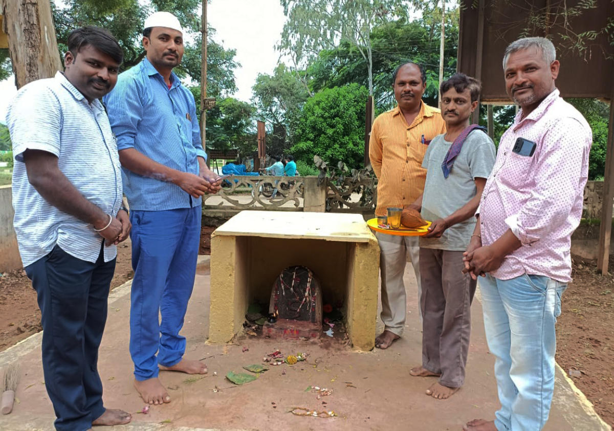 ಶಿಗ್ಗಾವಿ: ನಾಗರಮೂರ್ತಿಗೆ ಹಿಂದೂ, ಮುಸ್ಲಿಮರ ವಿಶೇಷ ಪೂಜೆ
