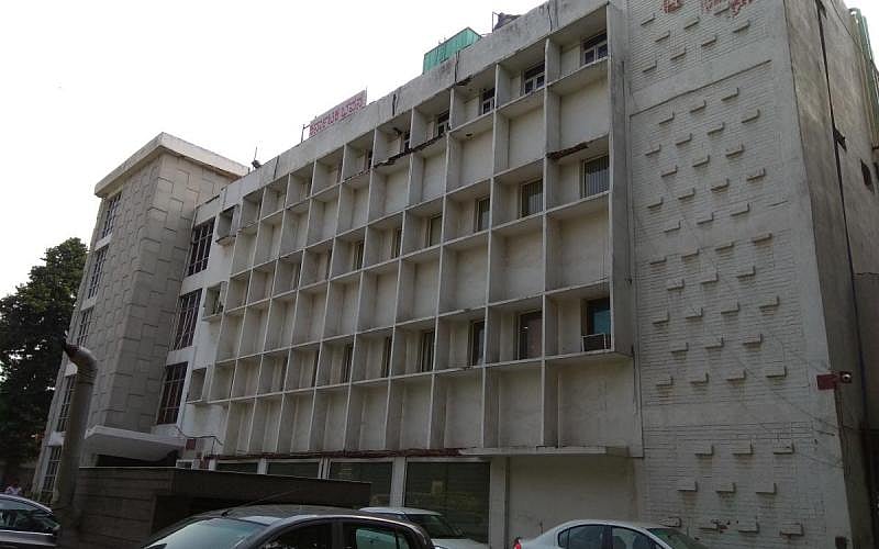 ದೆಹಲಿ ಕರ್ನಾಟಕ ಭವನದಲ್ಲಿ ಸಿಎಂ–ಡಿಸಿಎಂ ಕರ್ತವ್ಯ ಅಧಿಕಾರಿಗಳ ‘ಬೂಟಿನ‘ ಜಟಾಪಟಿ