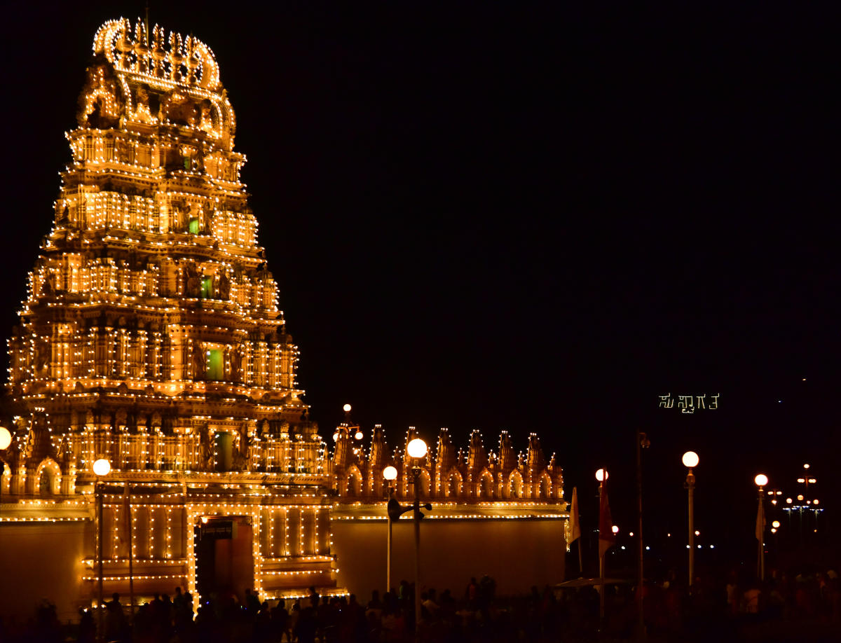 ಮೈಸೂರು: ಅರಮನೆಯಲ್ಲಿ ಕನ್ನಡದ ಕುಲದೇವಿ!