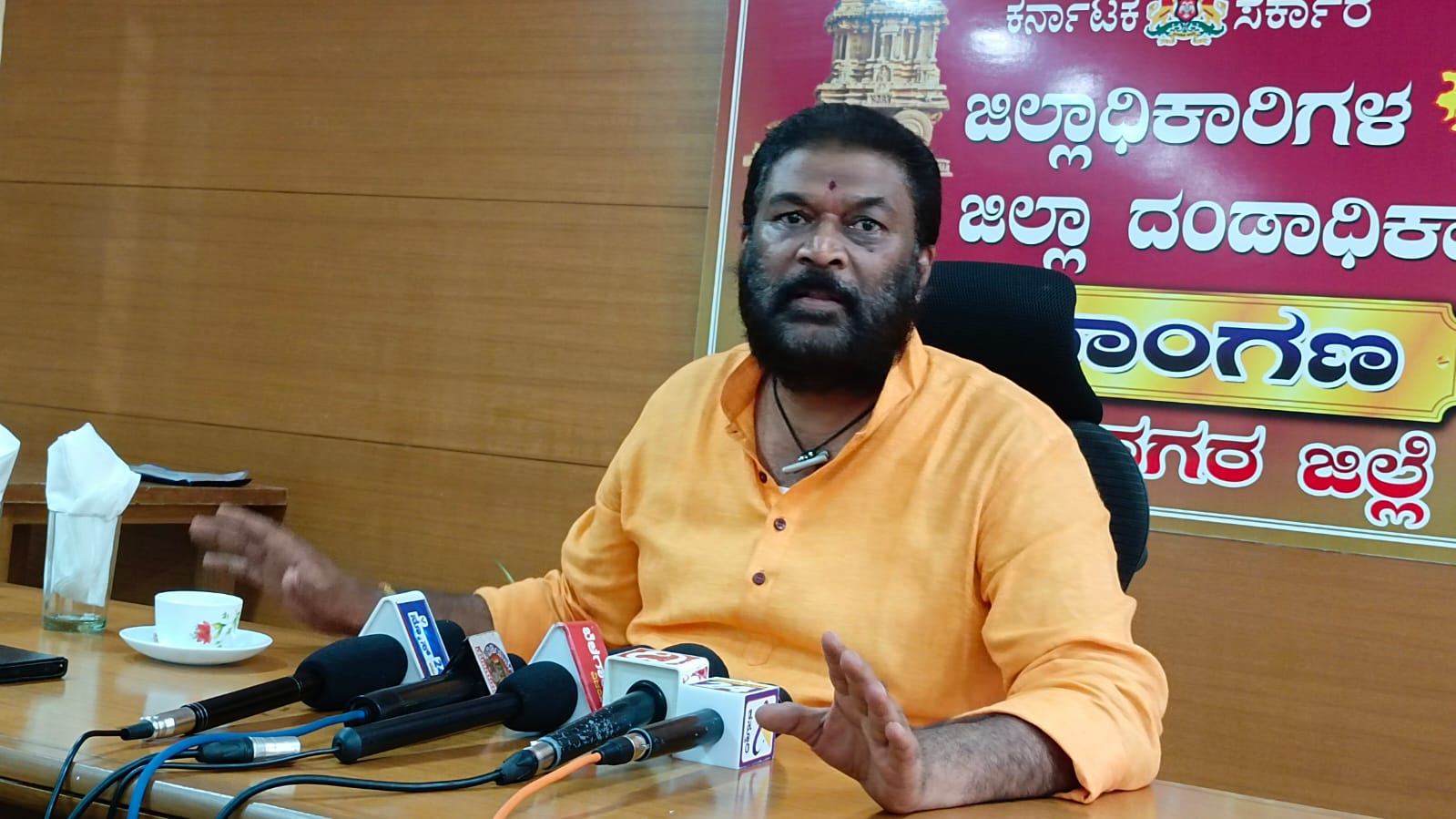 ‘ಬೇರೆ ಪಕ್ಷದ ಪ್ರಧಾನಿಯಿದ್ದರೆ ಪೆಟ್ರೋಲ್‌ ದರ ₹30 ಆಗುತ್ತಿತ್ತೇ?: ಆನಂದ್ ಸಿಂಗ್