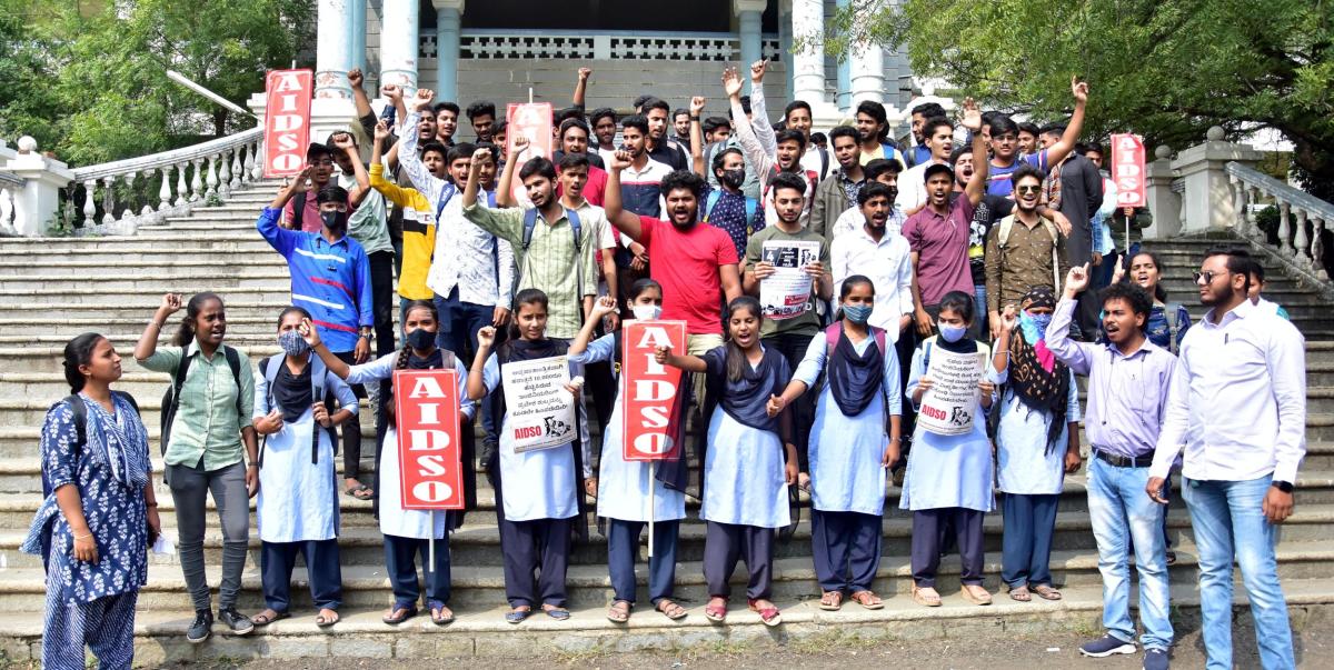ಕಲಬುರಗಿ: ಶುಲ್ಕ ಹೆಚ್ಚಳ ವಿರೋಧಿಸಿ ಎಐಡಿಎಸ್ಒ ಪ್ರತಿಭಟನೆ