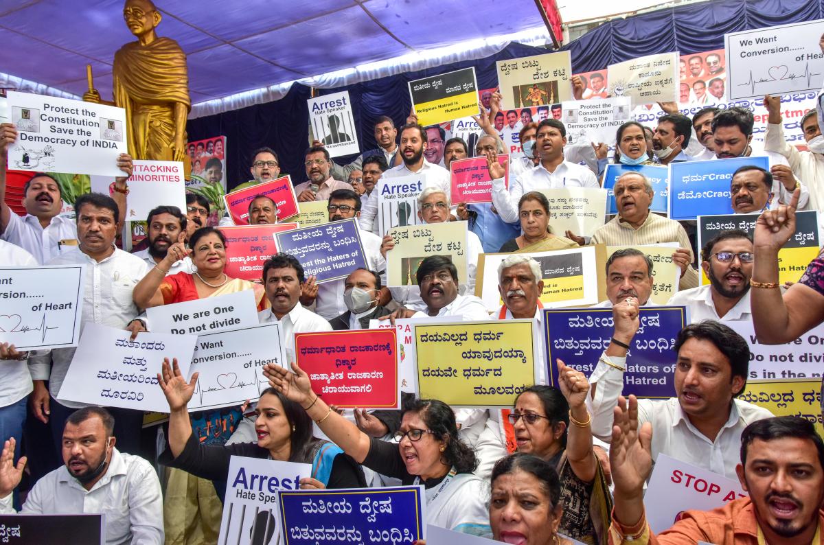 ಧರ್ಮಾಕ್ರಸಿ ನಿಲ್ಲಿಸಿ; ದ್ವೇಷ ಬಿಟ್ಟು ದೇಶ ಕಟ್ಟಿ: ಕೆಪಿಸಿಸಿ ಅಲ್ಪಸಂಖ್ಯಾತ ಘಟಕ