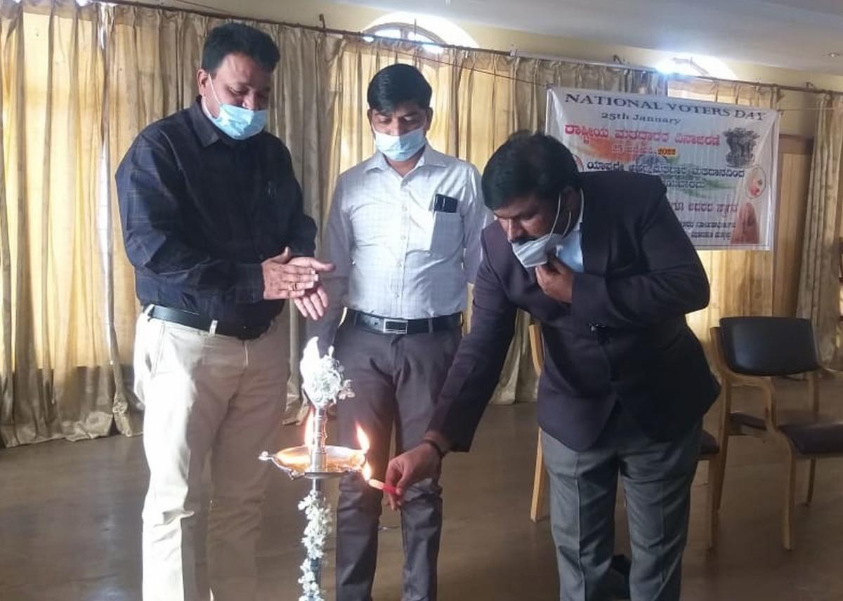 ದೇಶದ ಅಭಿವೃದ್ಧಿಗೆ ಮತದಾನವೇ ಶಕ್ತಿ: ಪ್ರಕಾಶ ನಾಶಿ