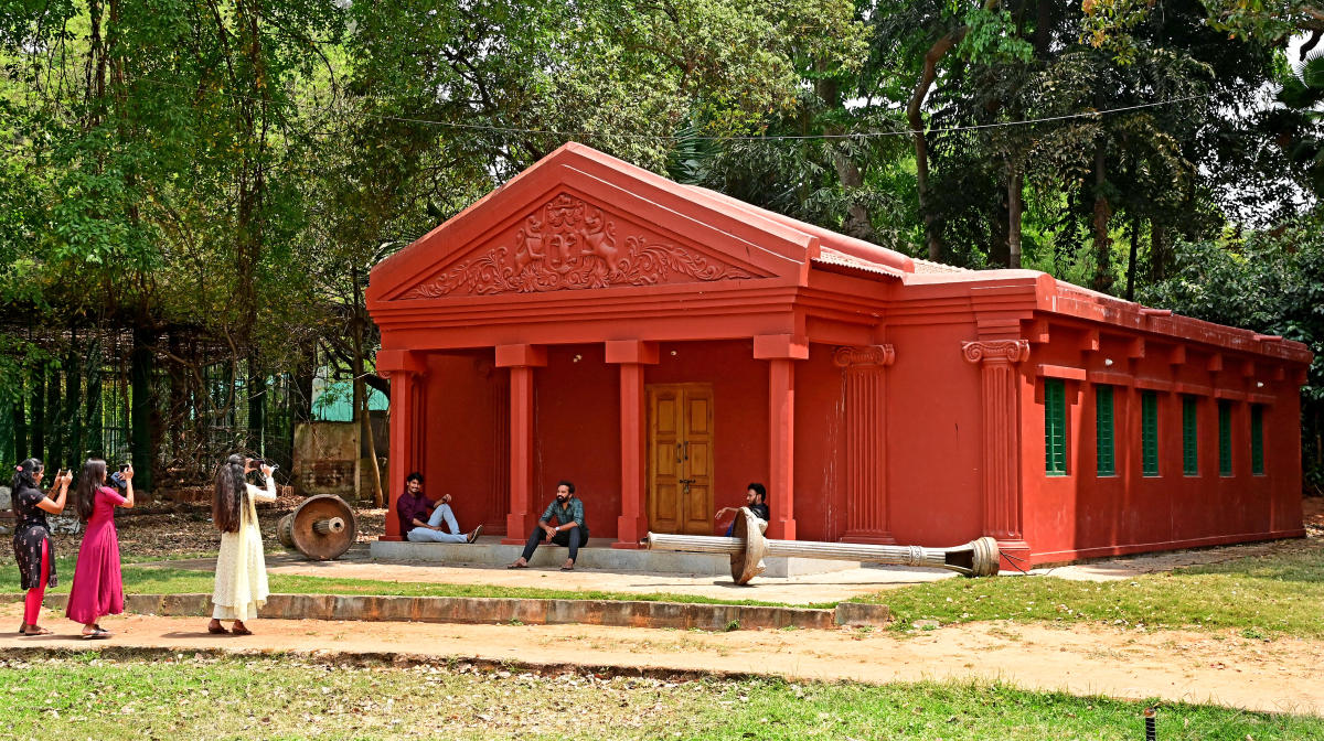 ಶತಮಾನ ಕಂಡು ಕಂಗೊಳಿಸುತ್ತಿದೆ ‘ಕೃಂಬಿಗಲ್ ಭವನ’