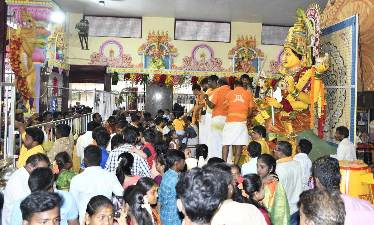 ಮಾರಿಕಾಂಬಾ ಜಾತ್ರೆ: ಮೂರನೇ ದಿನವೂ ಹರಿದುಬಂದ ಜನಸಾಗರ