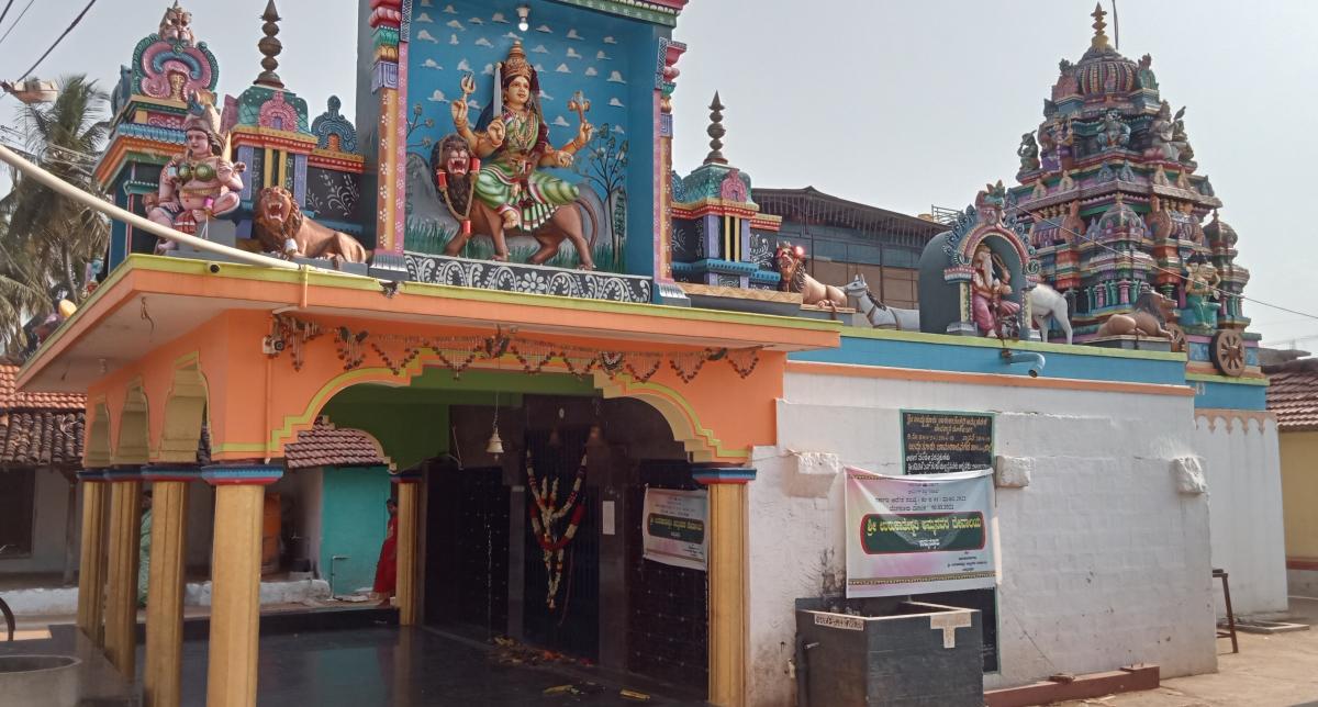 ಉಮ್ಮತ್ತೂರು: ಉರುಕಾತೇಶ್ವರಿ ಅಮ್ಮನಿಗೆ ನಡೆಯದೆ ಪೂಜೆ