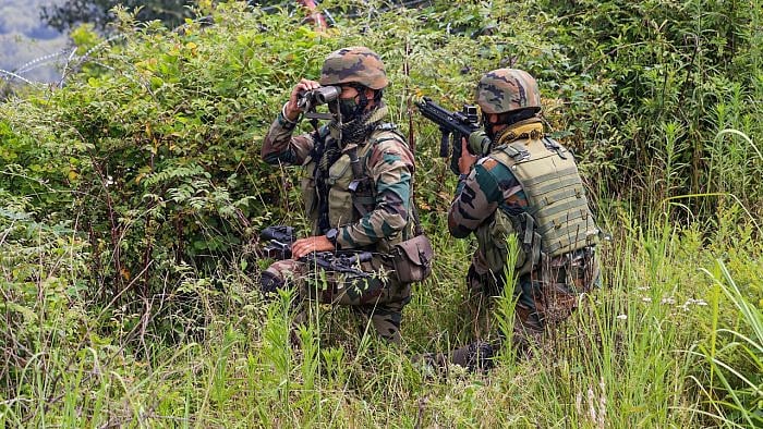 ಗಡಿ ನಿಯಂತ್ರಣ ರೇಖೆ ಬಳಿ ಶಂಕಿತ ನುಸುಳುಕೋರರು: ಸೇನೆಯಿಂದ ಗುಂಡಿನ ದಾಳಿ