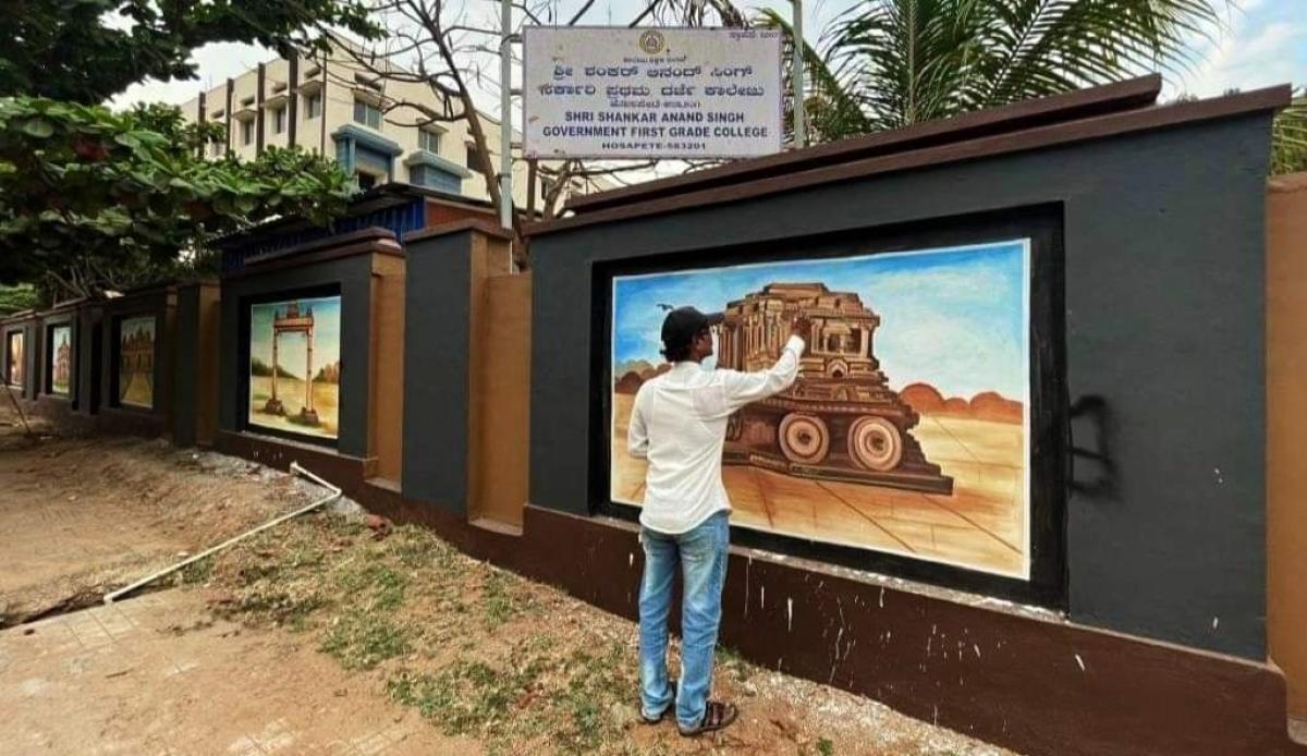 ಸರ್ಕಾರಿ ಕಾಲೇಜು ಗೋಡೆಯಲ್ಲಿ ಹಂಪಿ ದರ್ಶನ