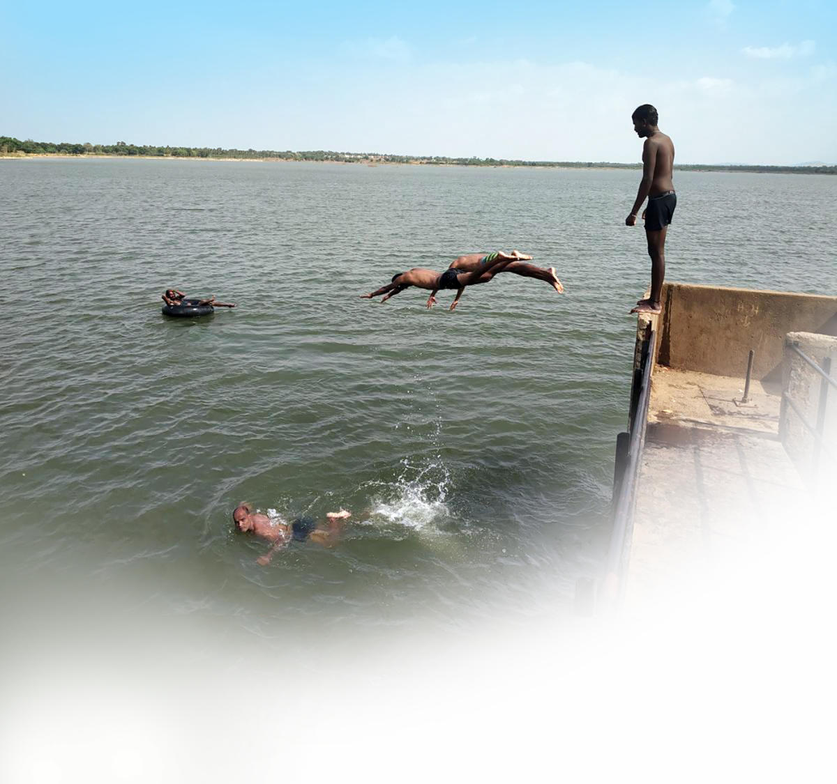ಭರಮಸಾಗರ: ಬೇಸಿಗೆಯಲ್ಲಿ ಹಳ್ಳಿ ಹೈದರ ಈಜಿನ ಮೋಜು