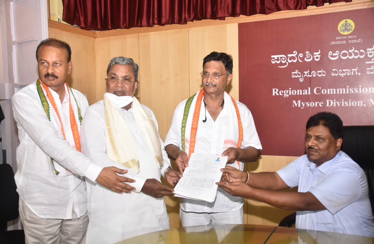 ಪದವೀಧರರ ಕ್ಷೇತ್ರದ ಚುನಾವಣೆ: ಕಾಂಗ್ರೆಸ್ ಅಭ್ಯರ್ಥಿ ಮಧು ನಾಮಪತ್ರ ಸಲ್ಲಿಕೆ