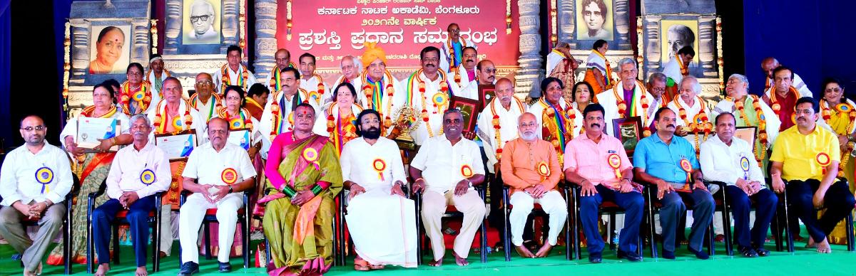 ‘ಕಲಾವಿದರ ಮಾಸಾಶನ ₹ 2 ಸಾವಿರದಿಂದ 5 ಸಾವಿರಕ್ಕೆ ಹೆಚ್ಚಿಸಿ: ಮಂಜಮ್ಮ ಜೋಗತಿ