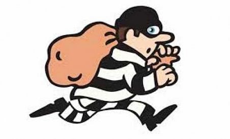 ಪೀಣ್ಯ: ನಂದಿನಿ ಪಾರ್ಲರ್‌ ರೋಲಿಂಗ್‌ ಶಟರ್ ಬೀಗ ಒಡೆದು ₹3 ಲಕ್ಷ ನಗದು ಕಳವು
