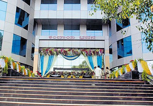 ಬೆಂಗಳೂರಿನಲ್ಲಿ ಸಿಸಿಬಿ ದಾಳಿ: ನಿಷೇಧಿತ ಛಾಪಾ ಕಾಗದ ಮಾರಾಟ ಜಾಲ ಪತ್ತೆ