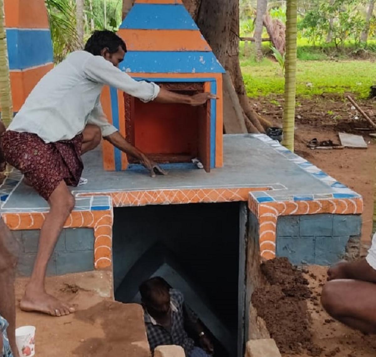 ಚಾಮರಾಜನಗರ: 20 ವರ್ಷಗಳ ಹಿಂದೆ ತಮಗಾಗಿ ಸಮಾಧಿ ನಿರ್ಮಿಸಿಕೊಂಡಿದ್ದ ವ್ಯಕ್ತಿ ಸಾವು