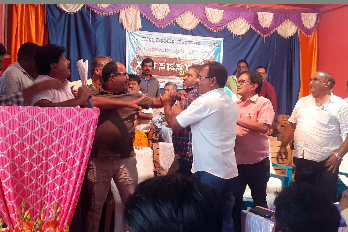ಮಾರಿಕಾಂಬಾ ದೇವಸ್ಥಾನದ ಸಮಿತಿ ಸಭೆಯಲ್ಲಿ ಕಿತ್ತಾಟ