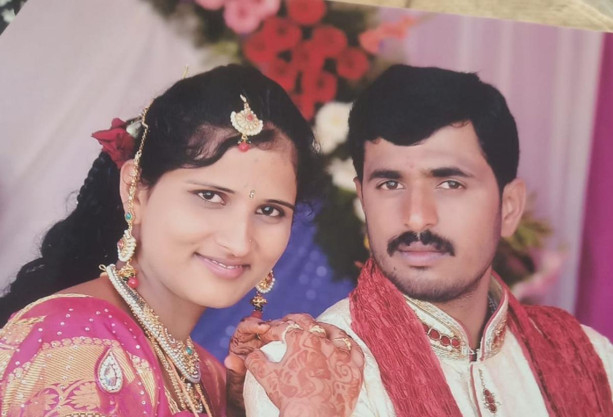 ಹೊಳೆನರಸೀಪುರ: ಪತ್ನಿ ಕತ್ತು ಕೊಯ್ದು ಕೊಲೆ, ಪತಿ ಬಂಧನ