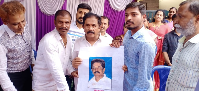 ಮೈಸೂರು: ಹೊಲಿಗೆ ಕೌಶಲದ ಮೂಲಕ ಕಾಂಗ್ರೆಸ್‌ ಮುಖಂಡನ ಭಾವಚಿತ್ರ ಮೂಡಿಸಿ ಅಭಿಮಾನ