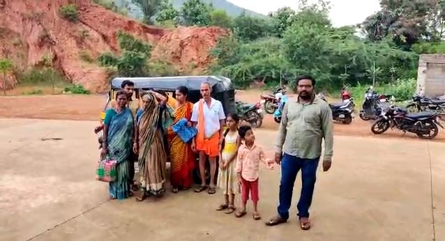 ಆನಂದ್‌ ಸಿಂಗ್‌ರಿಂದ ಕೊಲೆ ಬೆದರಿಕೆ?: ಪೆಟ್ರೋಲ್‌ ಸುರಿದುಕೊಂಡು ಆತ್ಮಹತ್ಯೆ ಯತ್ನ