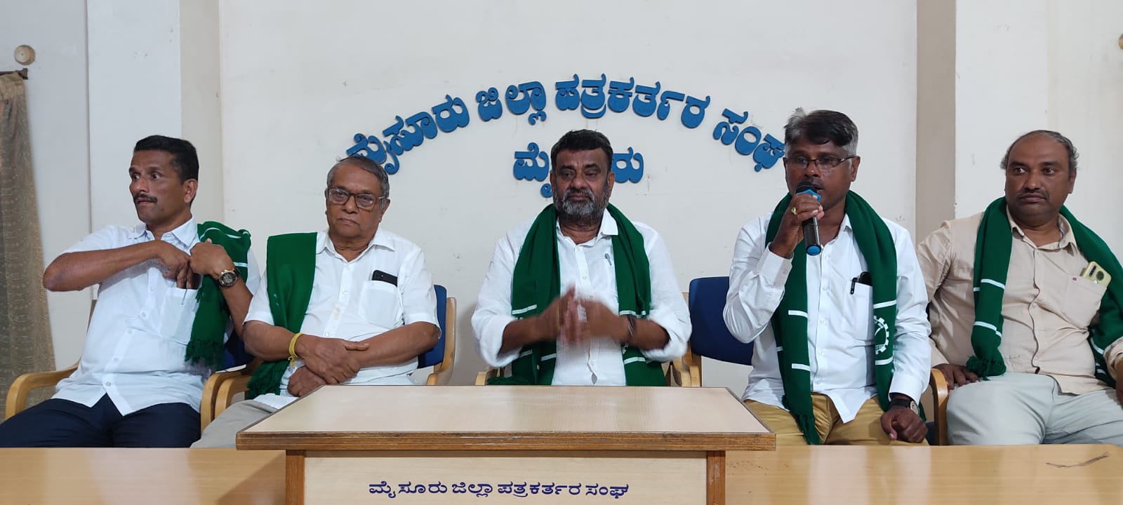 ಮುರುಘಾ ಶ್ರೀ ಬಂಧಿಸಲು ಬಡಗಲಪುರ ನಾಗೇಂದ್ರ ಆಗ್ರಹ