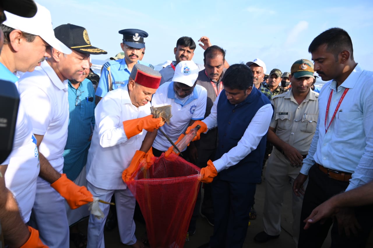 ಕಾರವಾರ: ಕಡಲತೀರ ಸ್ವಚ್ಛತಾ ದಿನಾಚರಣೆಗೆ ರಾಜ್ಯಪಾಲರಿಂದ ಚಾಲನೆ
