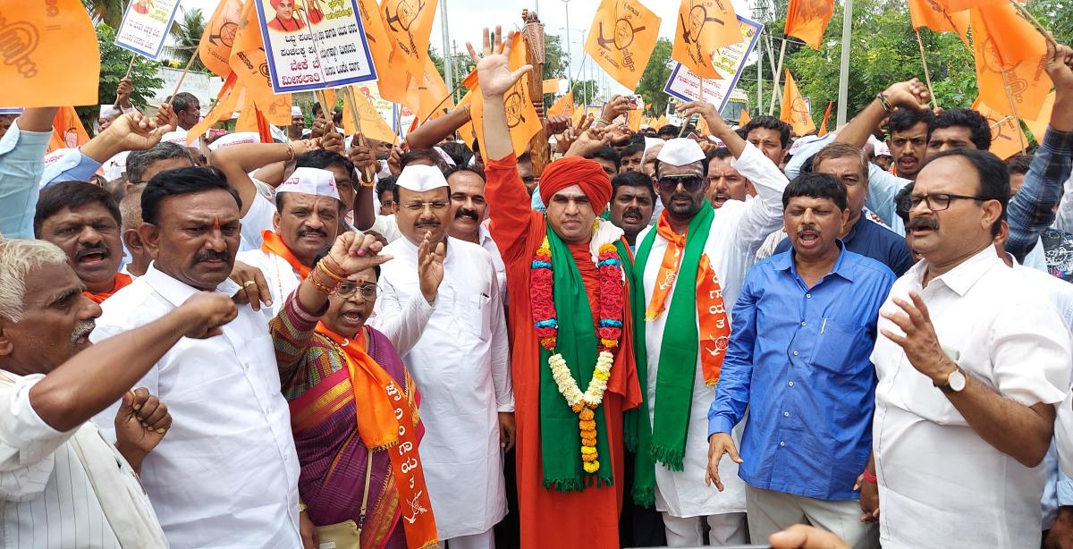 ಯಡಿಯೂರಪ್ಪಗೆ ಕಂಡಲ್ಲಿ ಕಪ್ಪುಬಾವುಟ ತೋರಿಸಿ: ಕೂಡಲಸಂಗಮಶ್ರೀ ಸೂಚನೆ