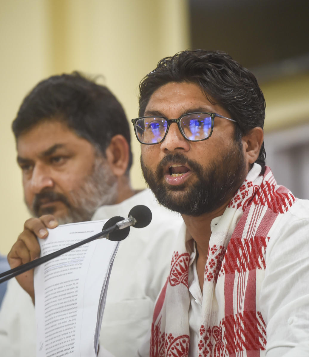 ಗುಜರಾತ್ ವಿಧಾನಸಭೆ: ಜಿಗ್ನೇಶ್‌‌, 14 ಕಾಂಗ್ರೆಸ್ ಶಾಸಕರ ಅಮಾನತು