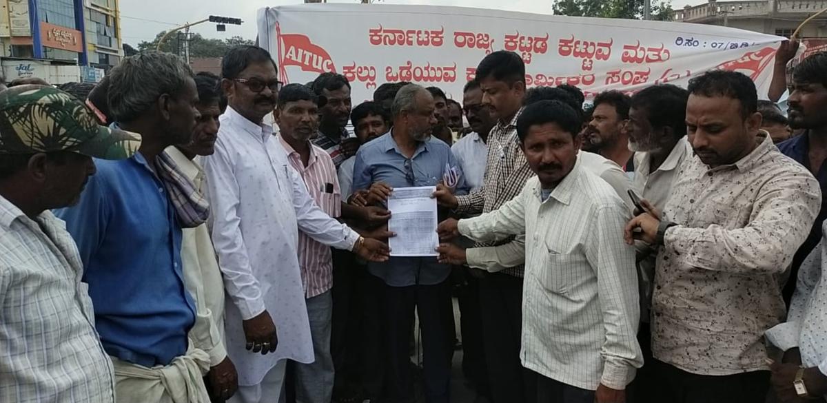 ಕೊಳಚೆ ನಿರ್ಮೂಲನಾ ಮಂಡಳಿಗೆ ಅನುದಾನ; ವಿರೋಧ