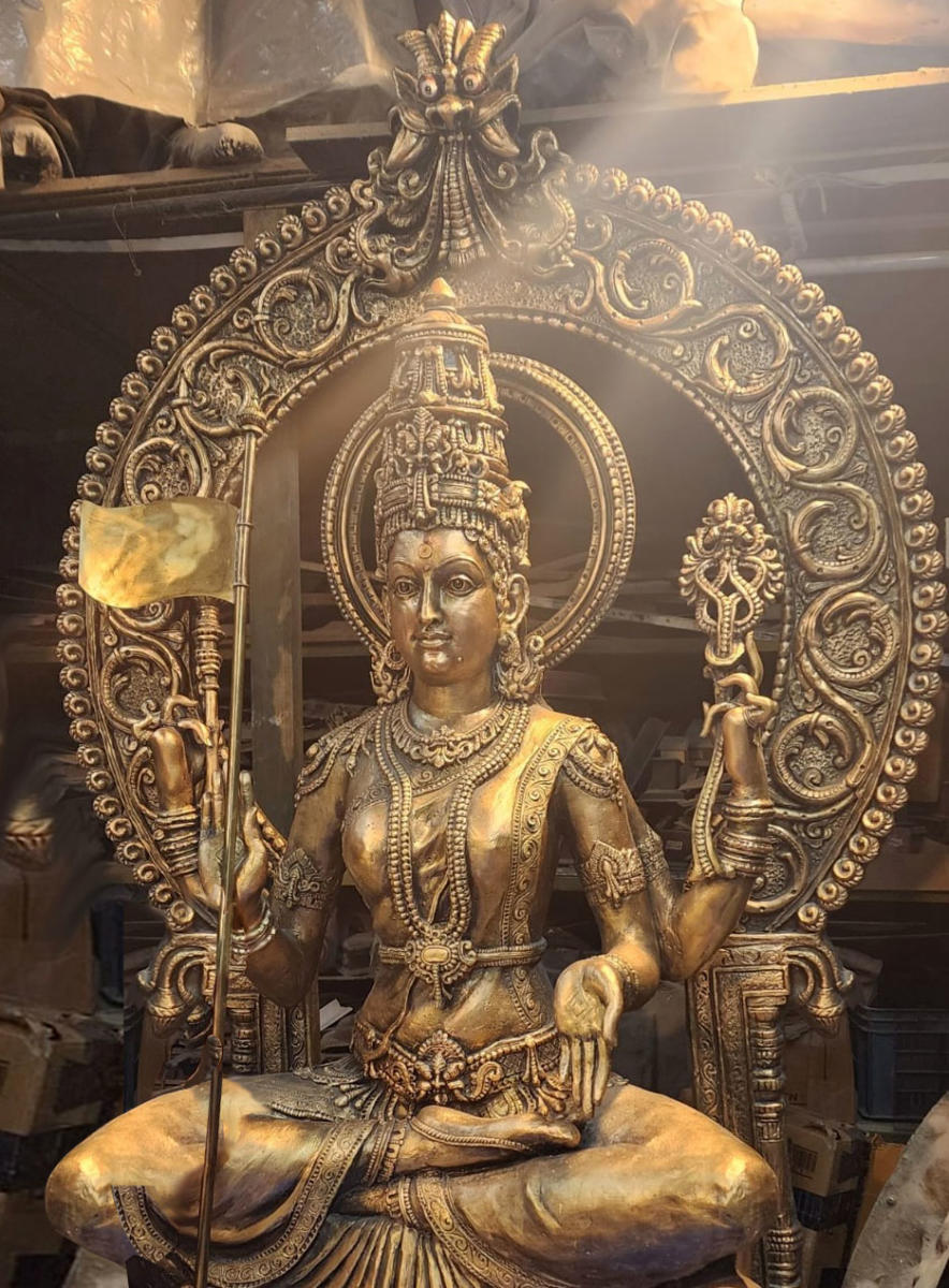 ಕನ್ನಡ ಧ್ವಜ ಹಿಡಿದಿರುವ ಭುವನೇಶ್ವರಿ ಪ್ರತಿಮೆ ನಿರ್ಮಾಣ ಮಾಡಿಸಿದ ಕಸಾಪ