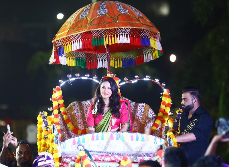 ಹೂ ಮುಡಿದು ಸೀರೆಯುಟ್ಟು ಚೆನ್ನೈಗೆ ಬಂದ ಚೆಲುವೆ ಸನ್ನಿ ಲಿಯೋನ್