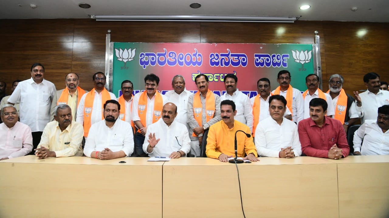 ಕಾಂಗ್ರೆಸ್ ನಾಯಕ ಮುದ್ದಹನುಮೇಗೌಡ ಮತ್ತು ನಟ ಶಶಿಕುಮಾರ್ ಬಿಜೆಪಿಗೆ ಸೇರ್ಪಡೆ