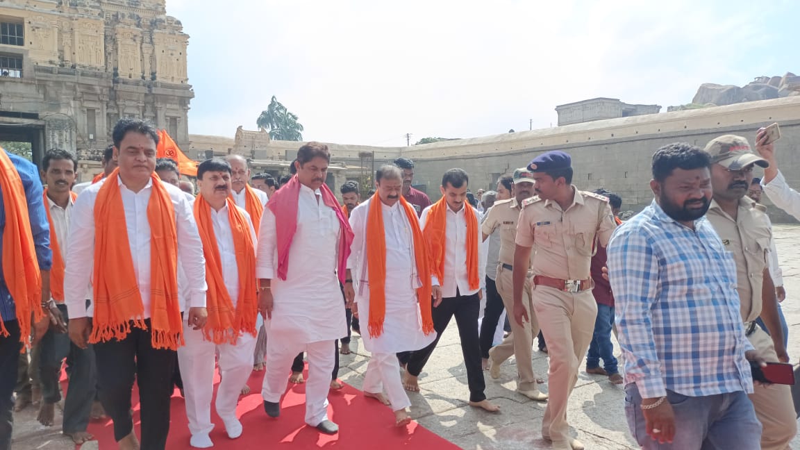 ಕೆಂಪೇಗೌಡ ಪ್ರತಿಮೆ‌ ಅನಾವರಣಕ್ಕೆ ಹಂಪಿ ಮಣ್ಣು