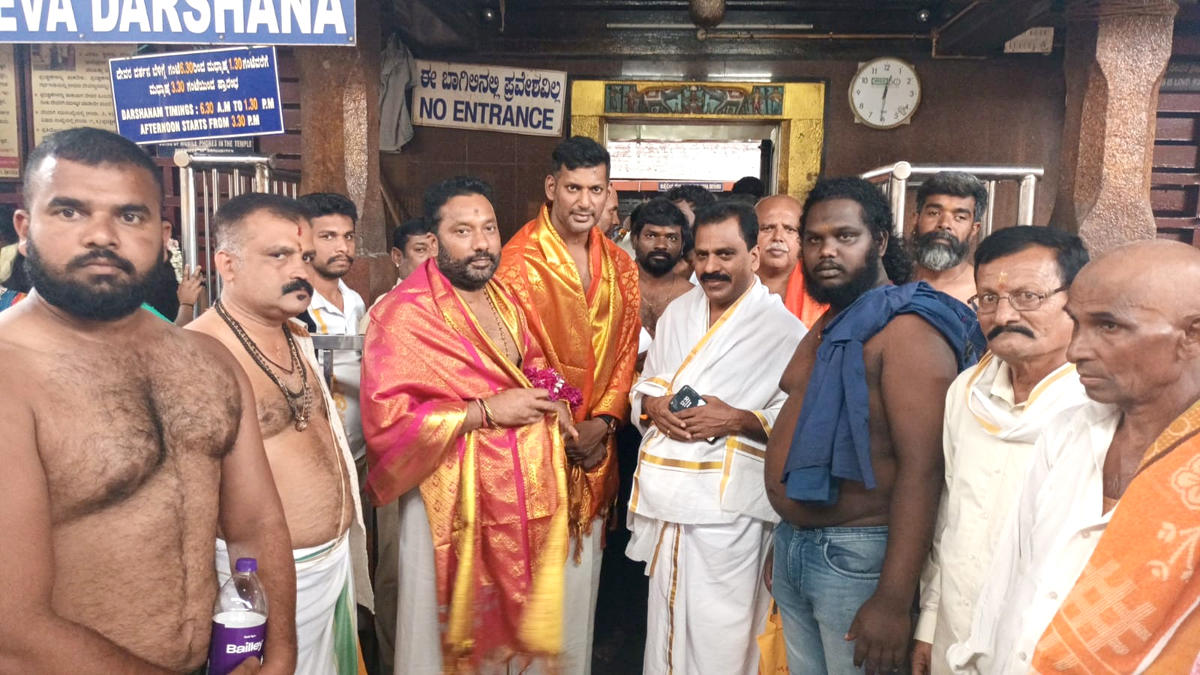 ತಮಿಳು ನಟ ವಿಶಾಲ್ ಕುಕ್ಕೆ ಸುಬ್ರಹ್ಮಣ್ಯಕ್ಕೆ ಭೇಟಿ