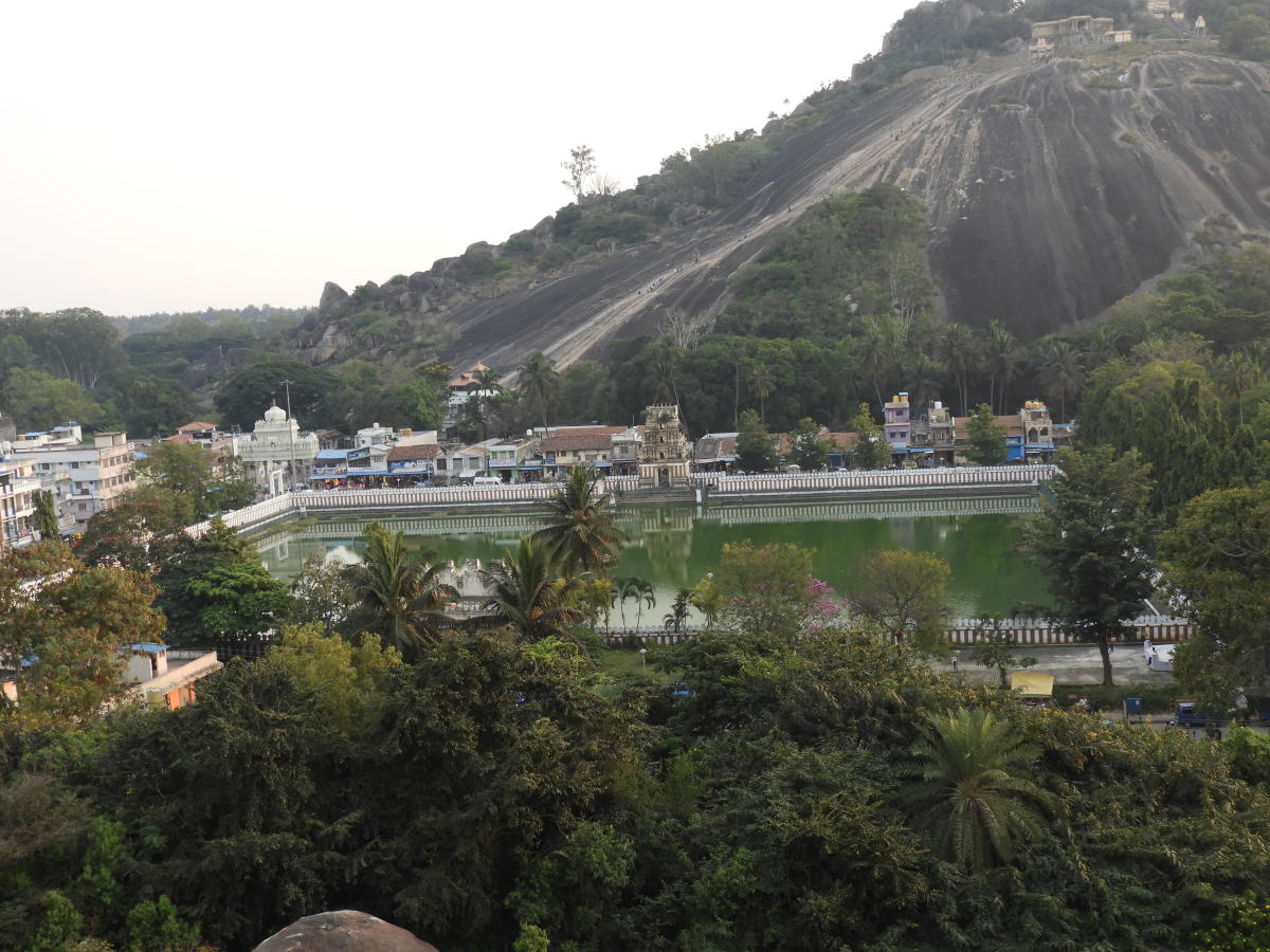 ಶ್ರವಣಬೆಳಗೊಳ: ಶಿಥಿಲಾವಸ್ಥೆಯತ್ತ ಕಲಾತ್ಮಕ ಗೋಪುರ