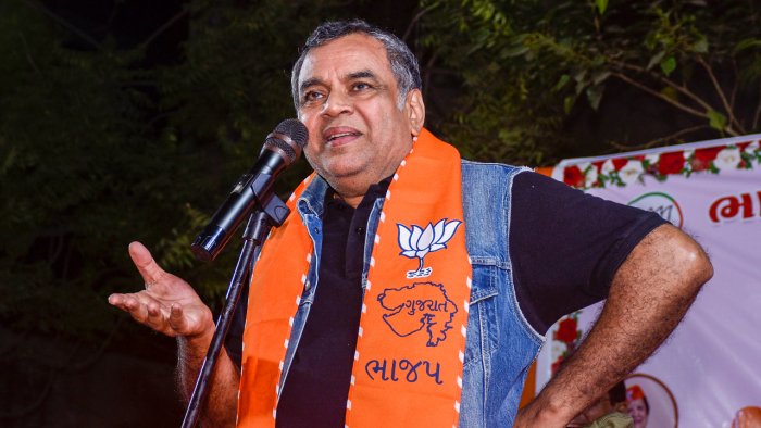 'ಬಂಗಾಳಿಗಳಿಗೆ ಮೀನು ಬೇಯಿಸಿಕೊಡುತ್ತೀರಾ?' ಎಂದಿದ್ದ ನಟ ಪರೇಶ್ ರಾವಲ್ ಕ್ಷಮೆಯಾಚನೆ