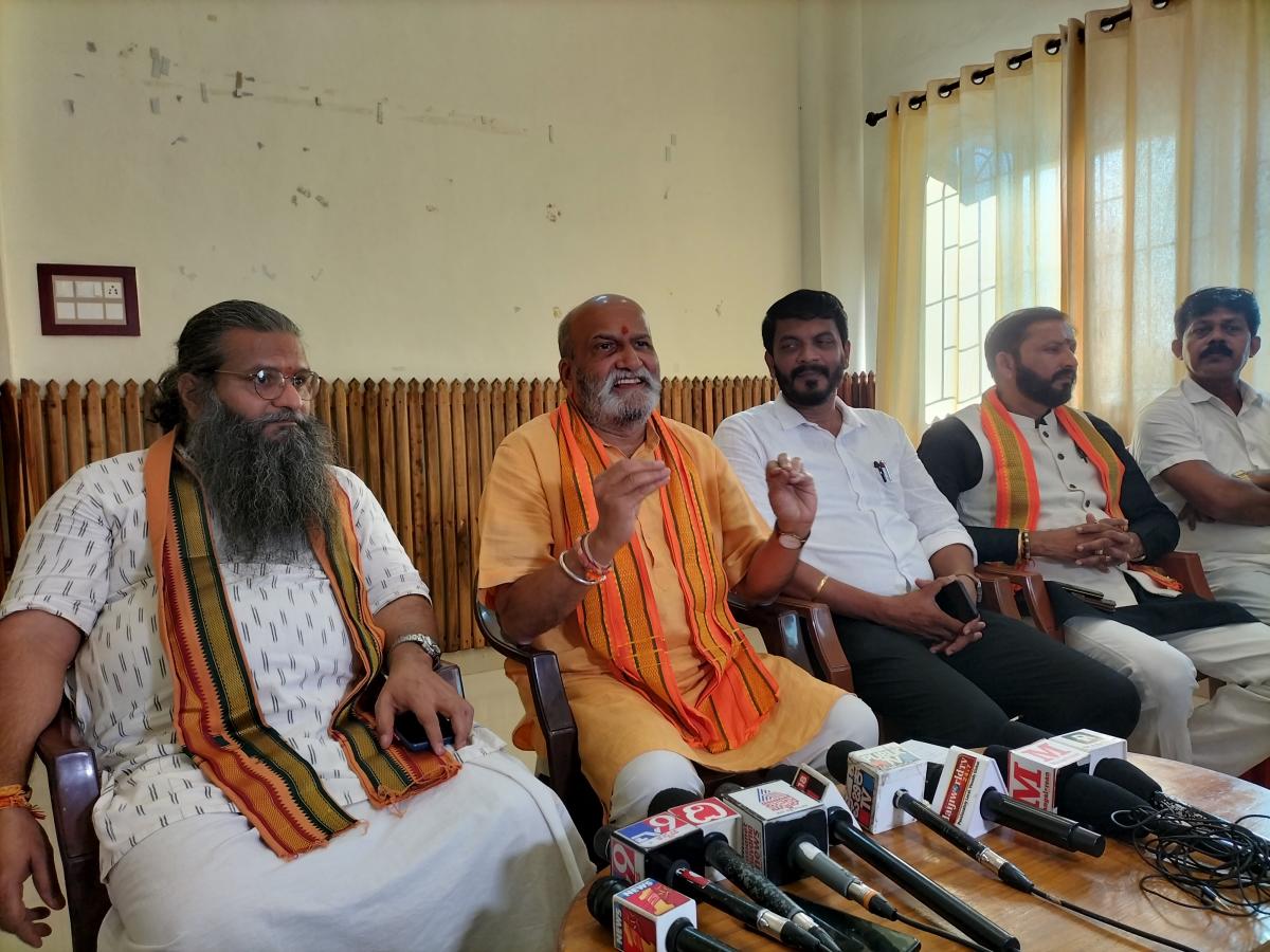 ಹಿಂದುತ್ವಕ್ಕಾಗಿ, ಡೋಂಗಿ ಹಿಂದುತ್ವವಾದಿಗಳ ವಿರುದ್ಧ ಸ್ಪರ್ಧೆ: ಮುತಾಲಿಕ್‌ 