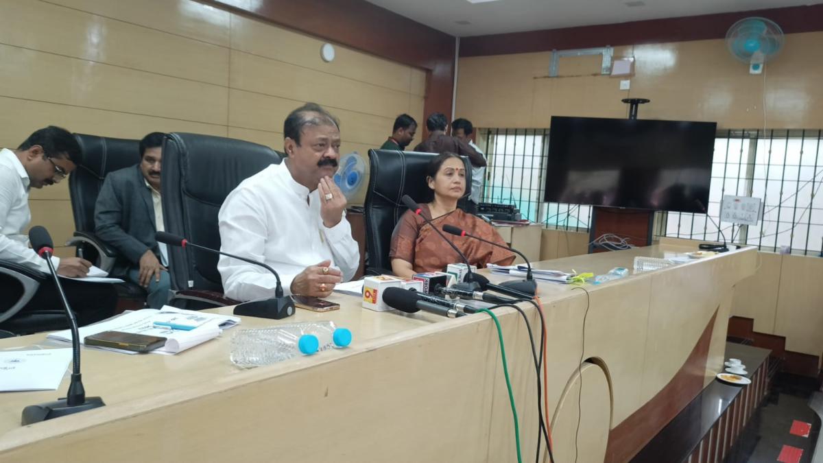 ರಾಷ್ಟ್ರೀಯ ಯುವಜನೋತ್ಸವದಲ್ಲಿ  ರಾಷ್ಟ್ರಧ್ವಜ, ಧಾರವಾಡ ಪೇಢೆಯ ಕಾಣಿಕೆ