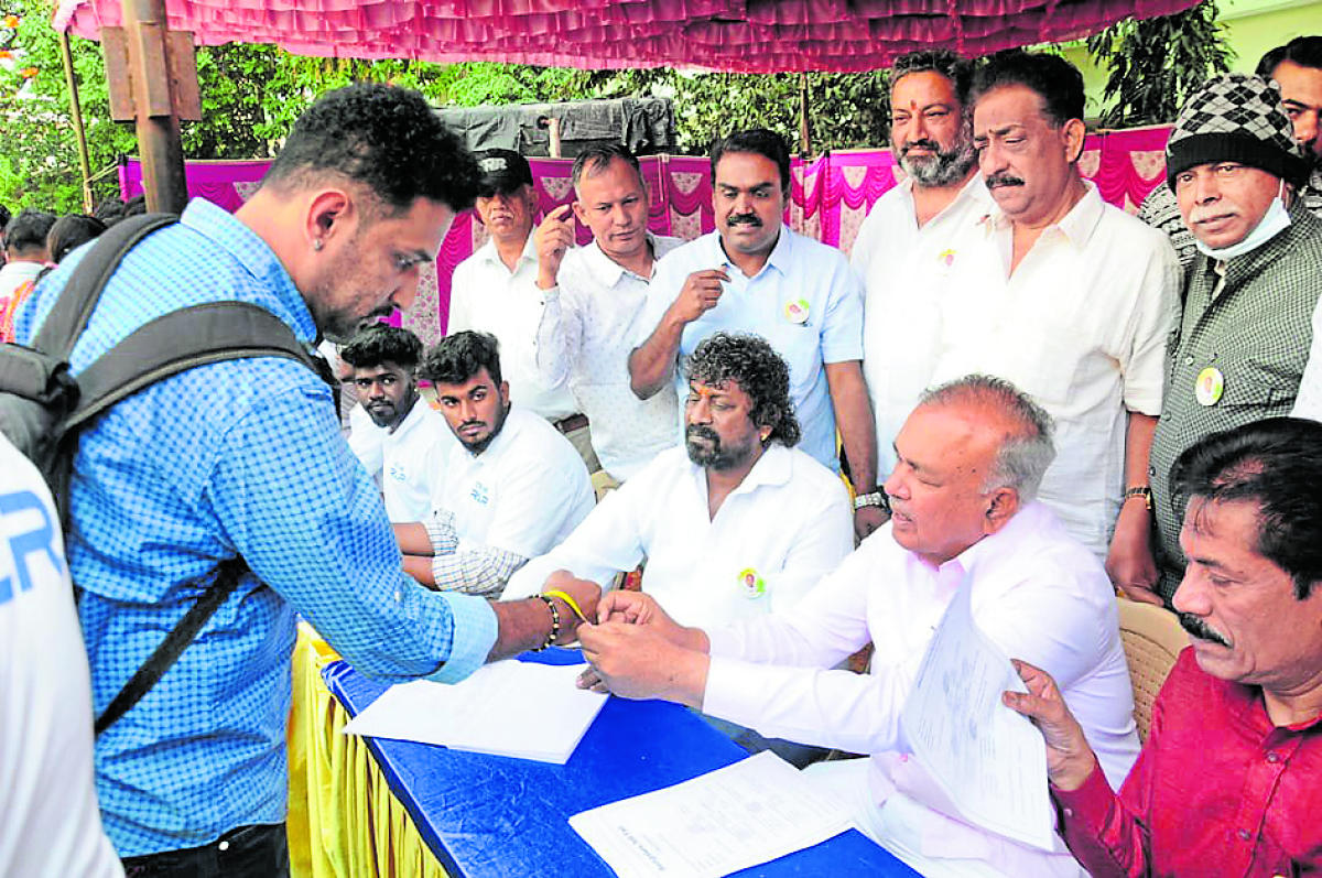 ಅಂಗವಿಕಲರಲ್ಲಿ ಕ್ಷಮೆಯಾಚಿಸಿ: ಕುಮಾರಸ್ವಾಮಿಗೆ ರಾಜ್ಯ ವಿಕಲಚೇತನರ ರಕ್ಷಣಾ ಸಮಿತಿ 