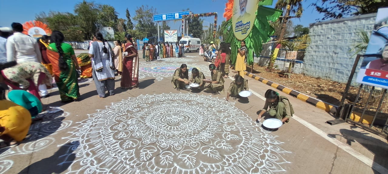 Youth Day | ಹುಬ್ಬಳ್ಳಿಯಲ್ಲಿ ಪ್ರಧಾನಿ ಮೋದಿ ಸ್ವಾಗತಿಸಲು ರಂಗೋಲಿಯ ಚಿತ್ತಾರ