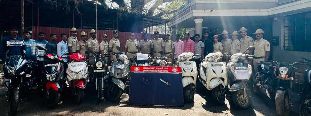 12 ವಾಹನ ಕಳ್ಳತನ: ಶಿಕ್ಷಕಿ ಸರ ಕದ್ದು ಸಿಕ್ಕಿಬಿದ್ದರು